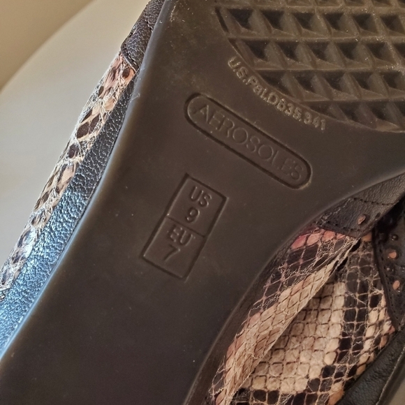 AEROSOLES Cream Sota Snake Skin Wing Tip Tassel Shoes Size 9 - Picture 7 of 7